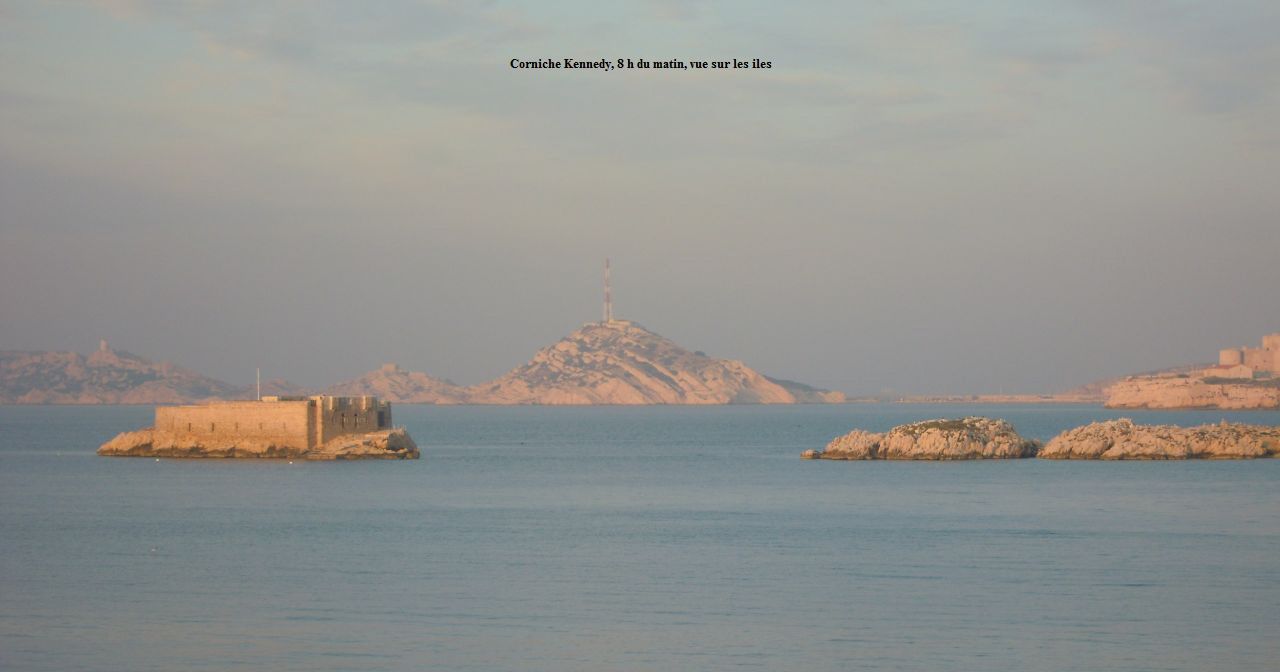 Corniche Kennedy, 8 h du matin, vue sur les iles