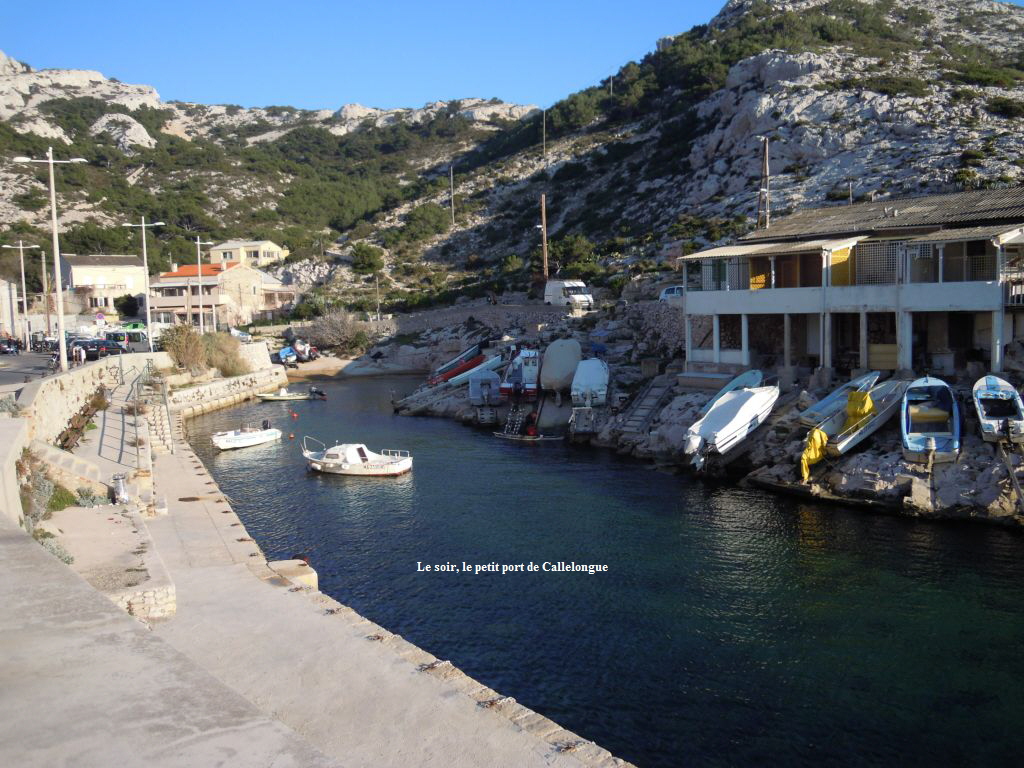 Le soir, le petit port de Callelongue