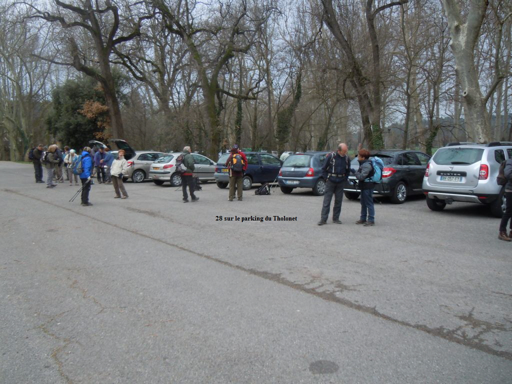 28 sur le parking du Tholonet