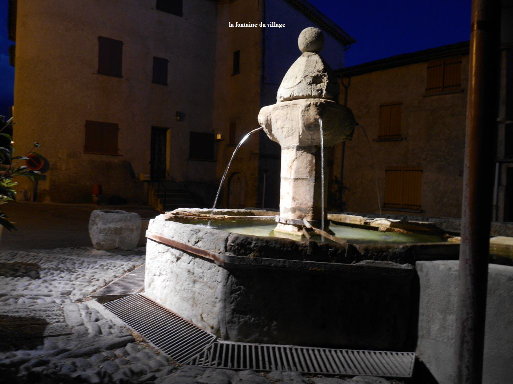 la fontaine du village