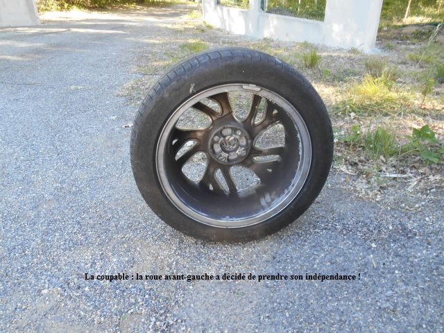 La coupable : la roue avant-gauche a dcid de prendre son indpendance !