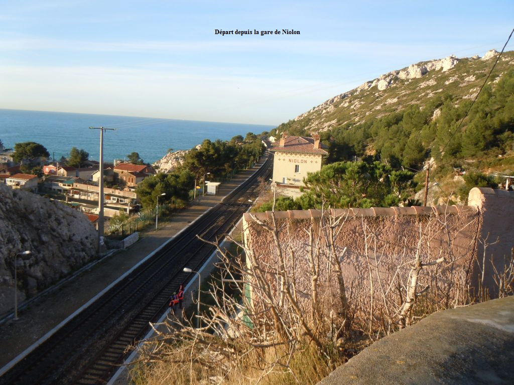 Dpart depuis la gare de Niolon