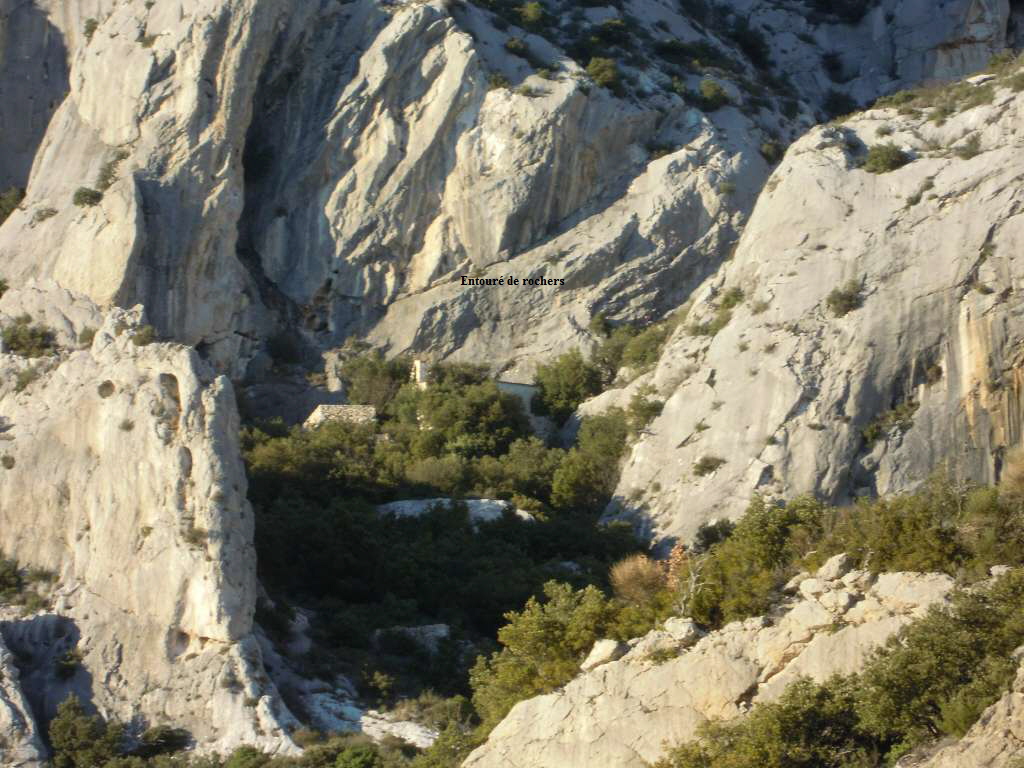 Entour de rochers