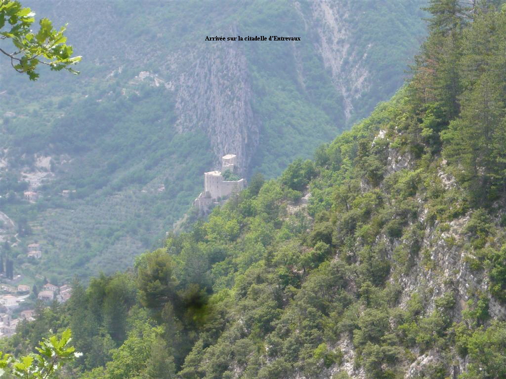 Arrive sur la citadelle d'Entrevaux
