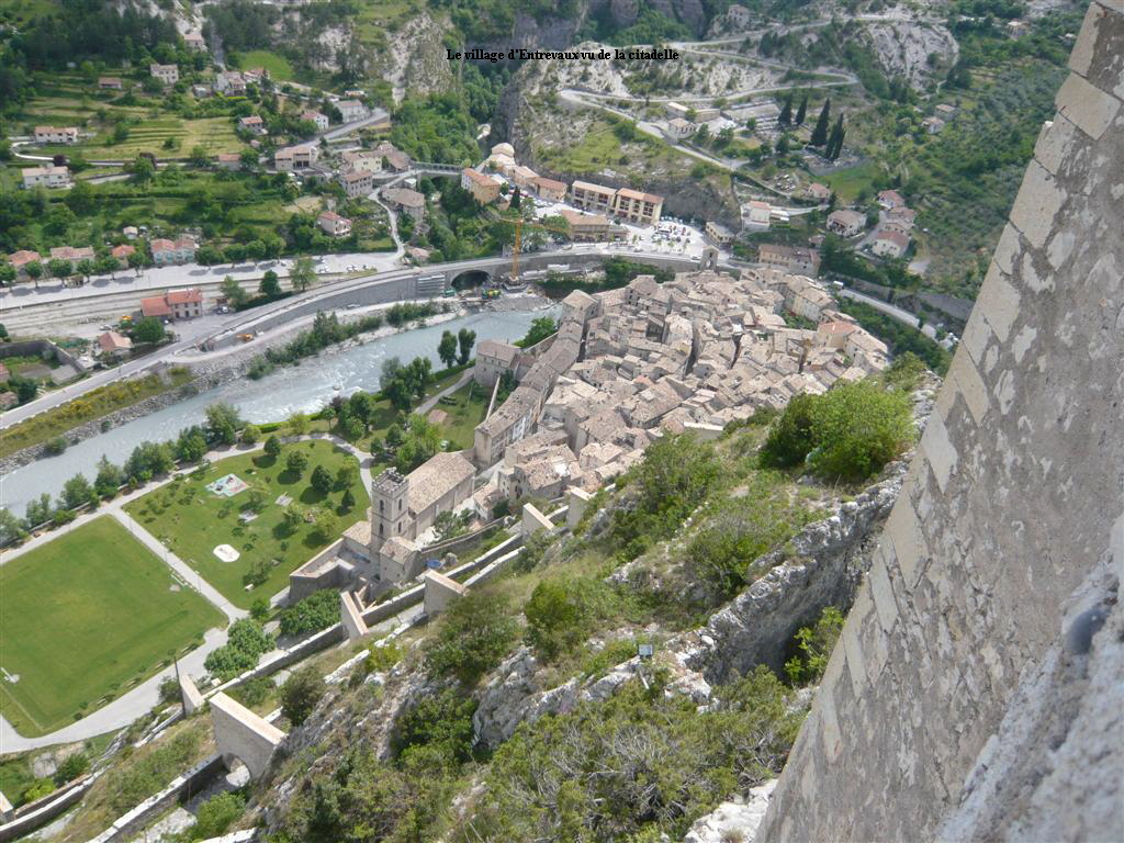 Le village d'Entrevaux vu de la citadelle