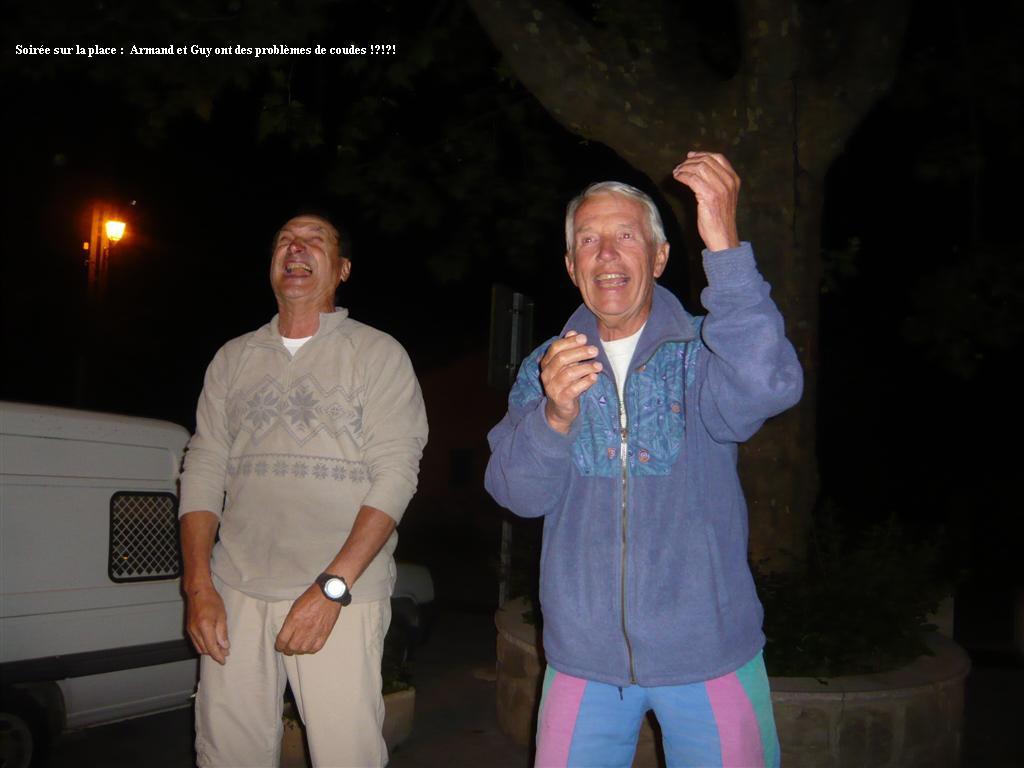 Soire sur la place :  Armand et Guy ont des problmes de coudes !?!?!