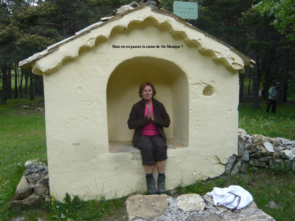 Mais o est passe la statue de Ste Monique ?