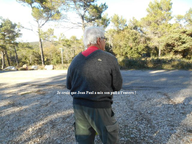 Je crois que Jean Paul a mis son pull  l'envers !