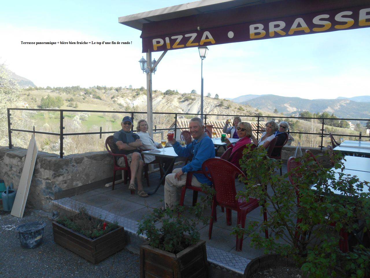 Terrasse panoramique + bière bien fraiche = Le top d'une fin de rando !