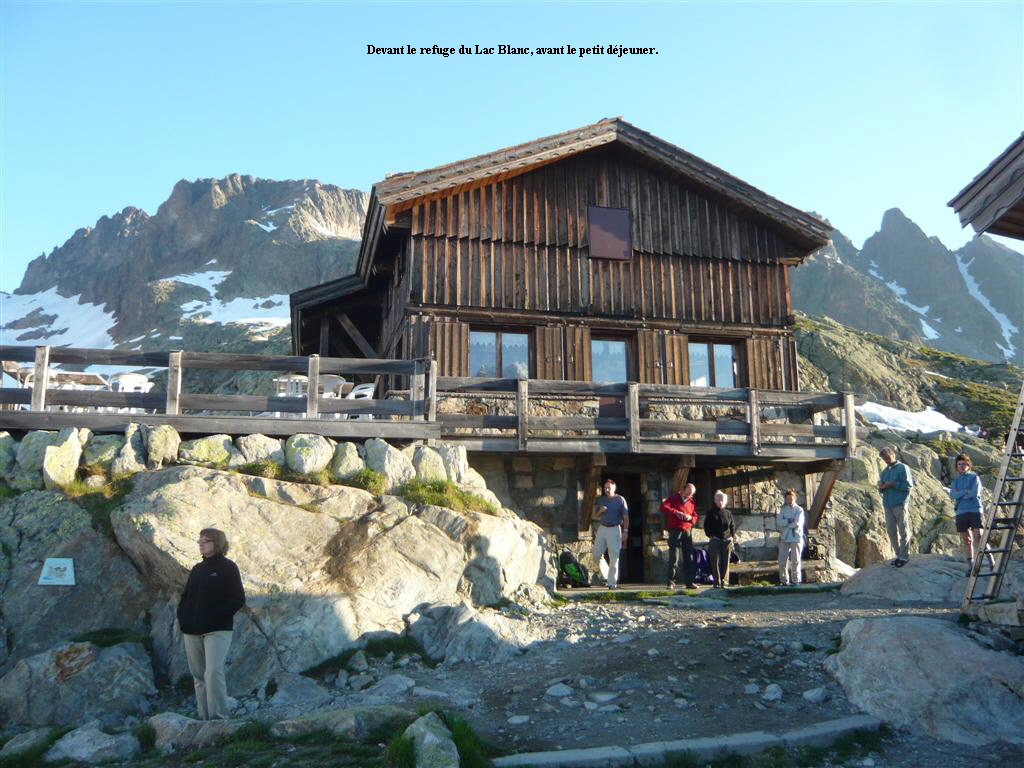 Devant le refuge du Lac Blanc, avant le petit djeuner.
