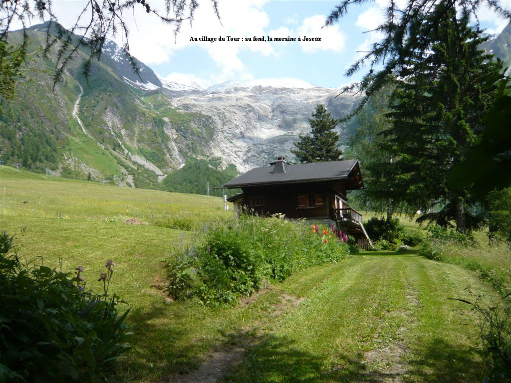 Au village du Tour : au fond, la moraine  Josette