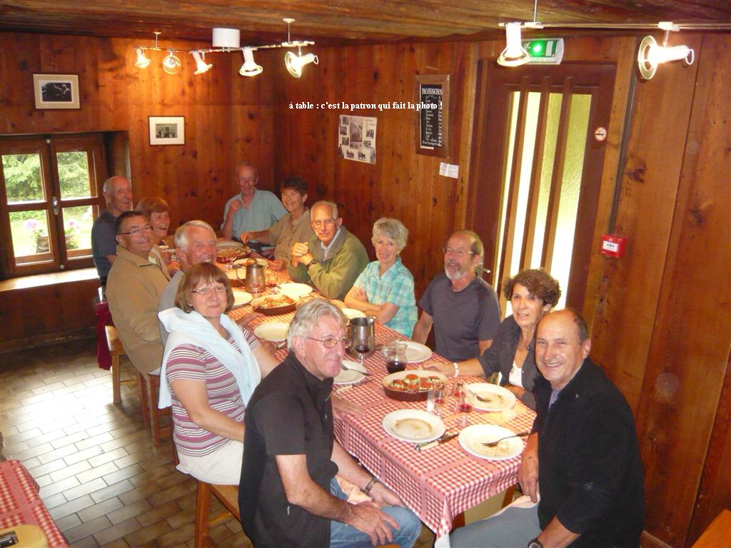  table : c'est la patron qui fait la photo !
