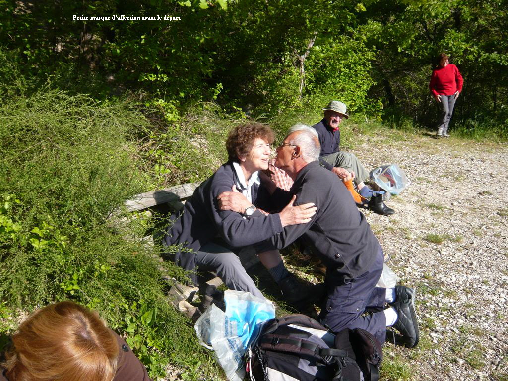 Petite marque d'affection avant le dpart