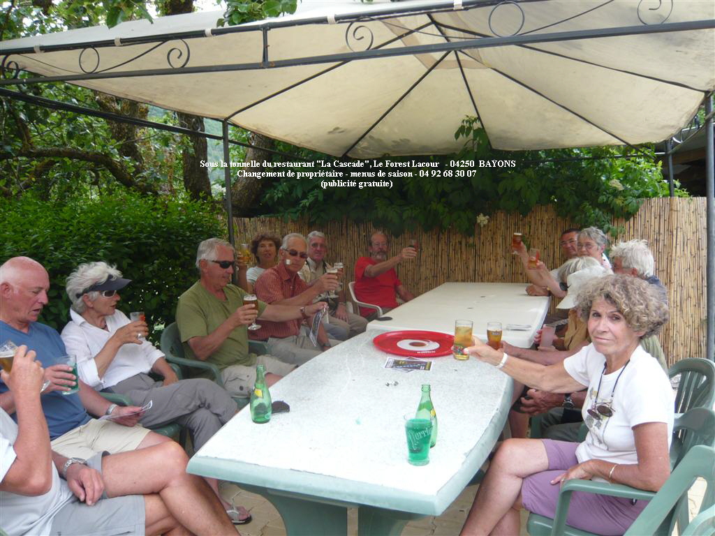 Sous la tonnelle du restaurant 