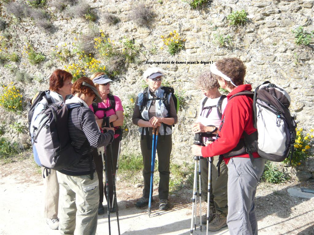 Regroupement de dames avant le dpart !