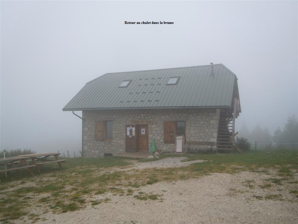 Retour au chalet dans la brume