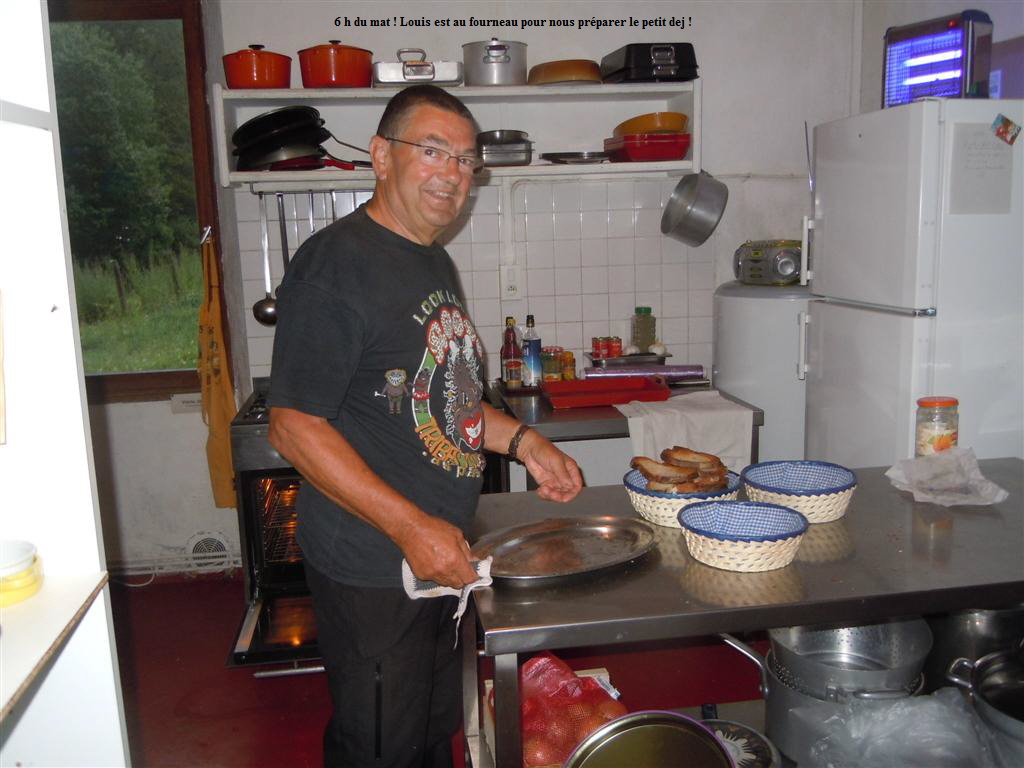 6 h du mat ! Louis est au fourneau pour nous prparer le petit dej !