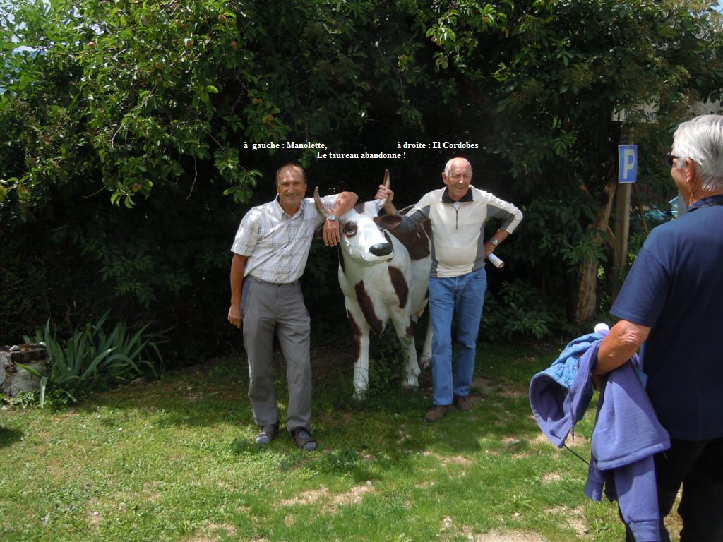   gauche : Manolette,                                  droite : El Cordobes 
Le taureau abandonne !