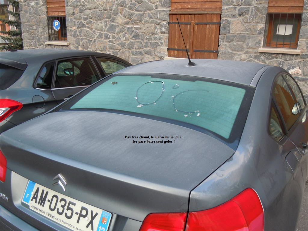 Pas trs chaud, le matin du 3e jour :
les pare-brise sont gels !