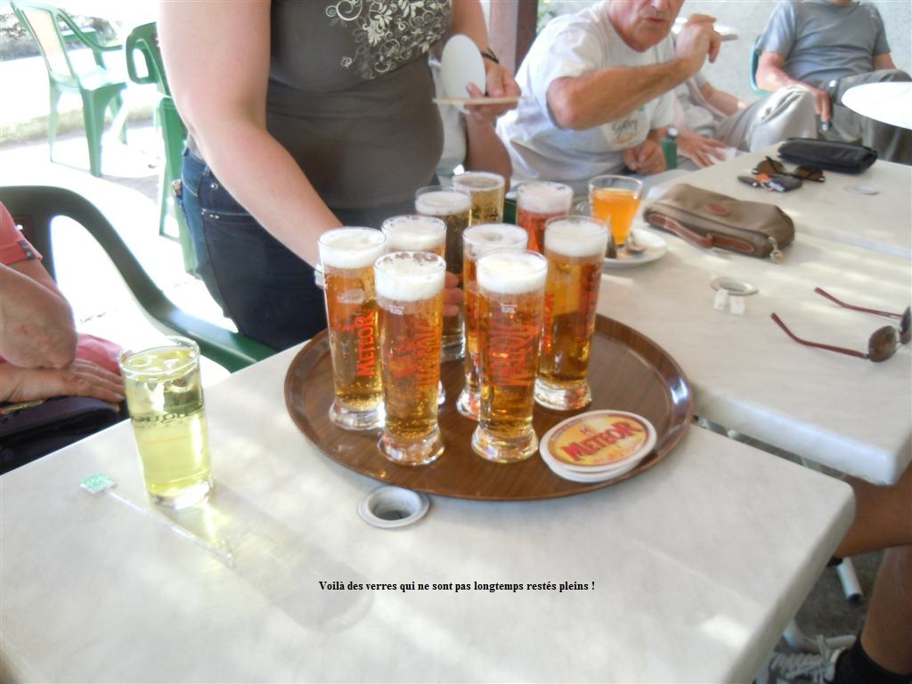 Voil des verres qui ne sont pas longtemps rests pleins !