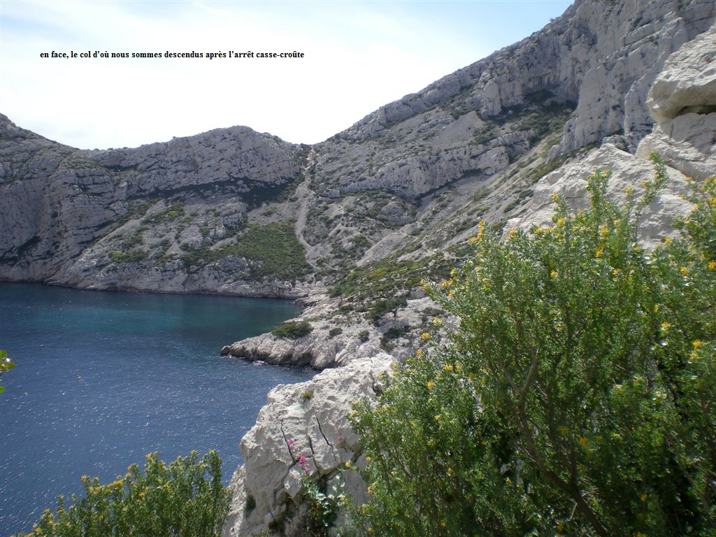en face, le col d'o nous sommes descendus aprs l'arrt casse-crote