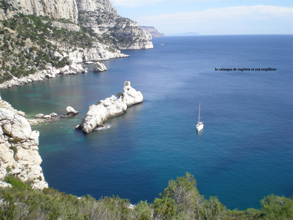la calanque de sugitton et son torpilleur