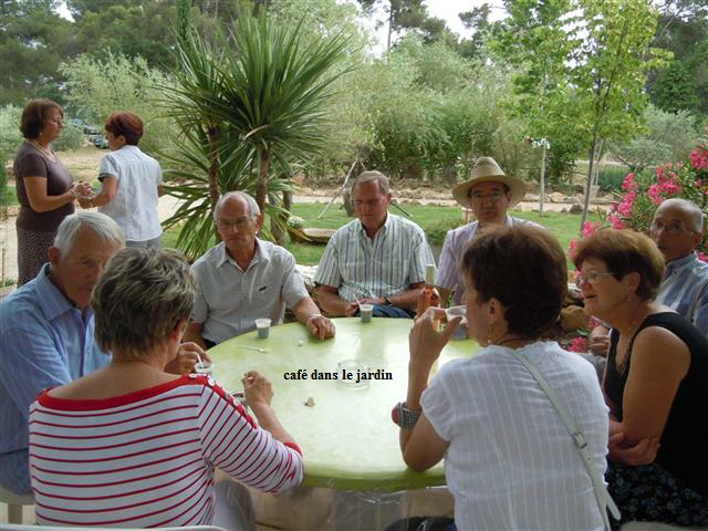 caf dans le jardin