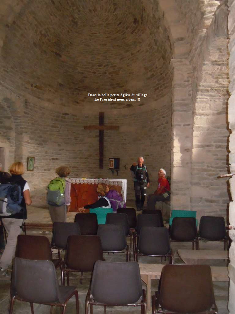 Dans la belle petite glise du village
Le Prsident nous a bni !!!