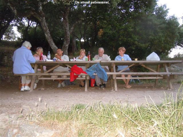 On attend patiemment