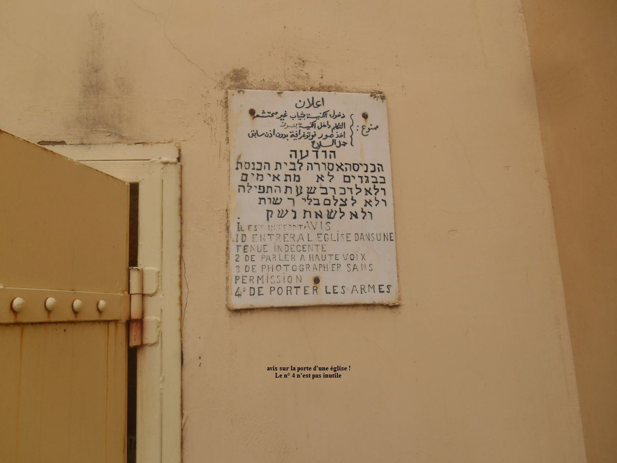 avis sur la porte d'une glise !
Le n 4 n'est pas inutile